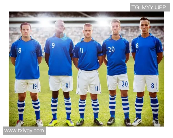 球星在绿茵场上的浪漫邂逅与约会瞬间分析