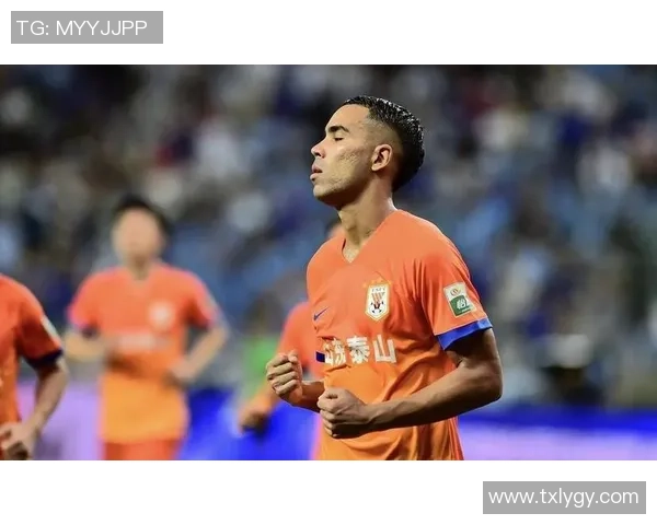 鲁能足球8号球星是谁 他在球队中的作用与成就解析